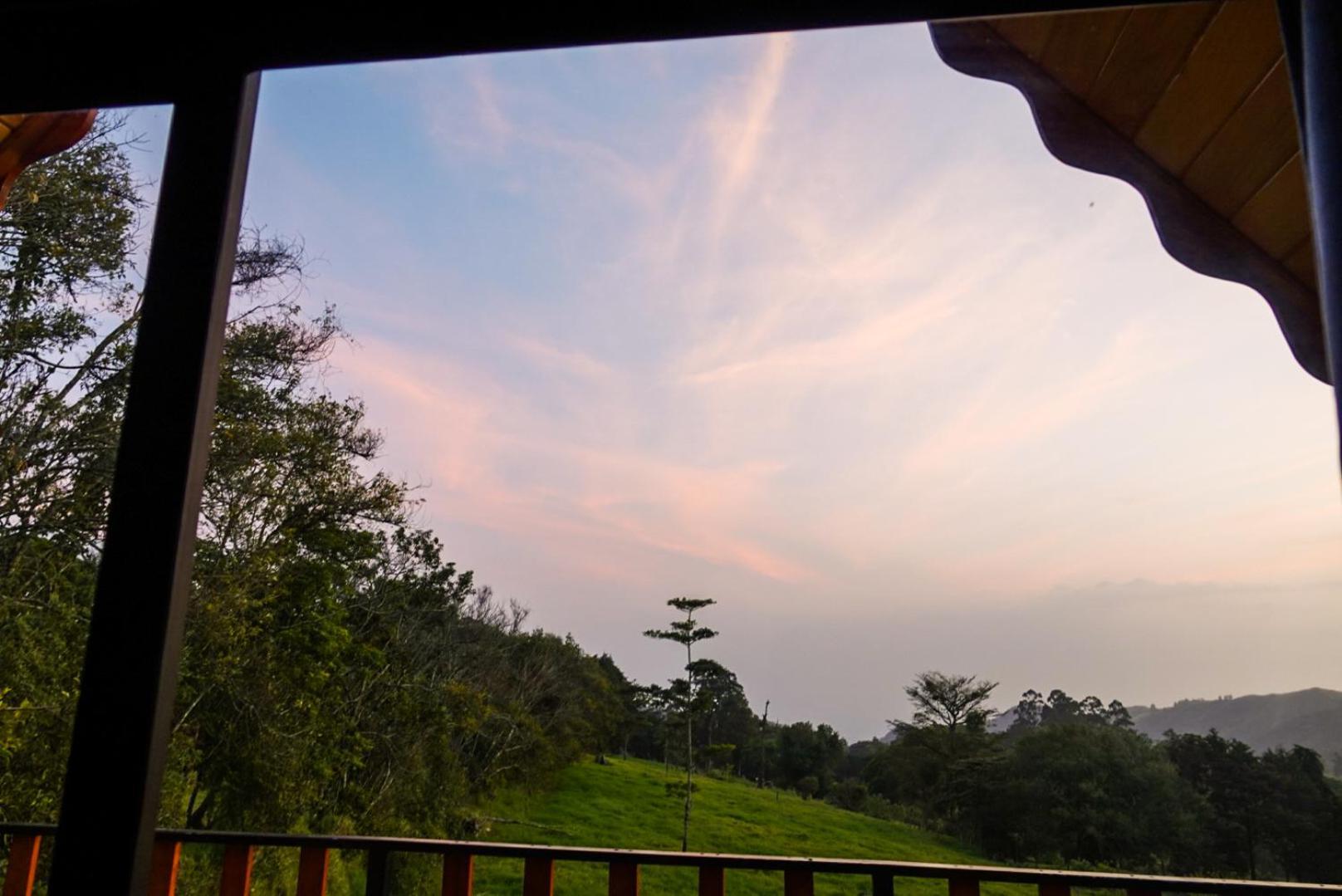 Cabana Indira Monteverde ภายนอก รูปภาพ